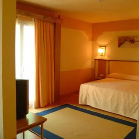 Hotel Fuente Piedras 4*